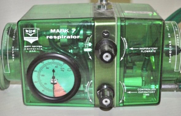 MerlinLarsonMD1's tweet photo. In the 1970s the anesthesiologist's hand would feel the pressures in the breathing bag to assess pulmonary compliance.  A small "Bird"  ventilator (image)  was mounted on a movable stand and wheeled into an operating room upon request. https://t.co/mtIURWaD7Z