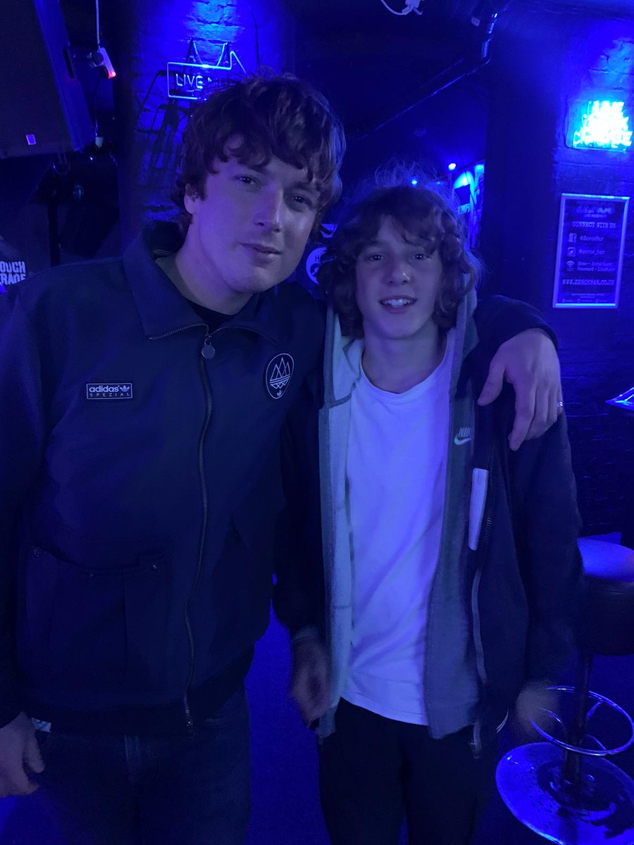 alexspencerUK's tweet photo. Big thanks to @jonnybrownltd for coming to watch our gig last night @zerosbarstaly!🙌
Your a legend!💙
#alexspencer #alexspencermusic #jonnybrown #twistedwheel #zerosbarstaly #livemusic #youngtalent https://t.co/XY1EvB10bv