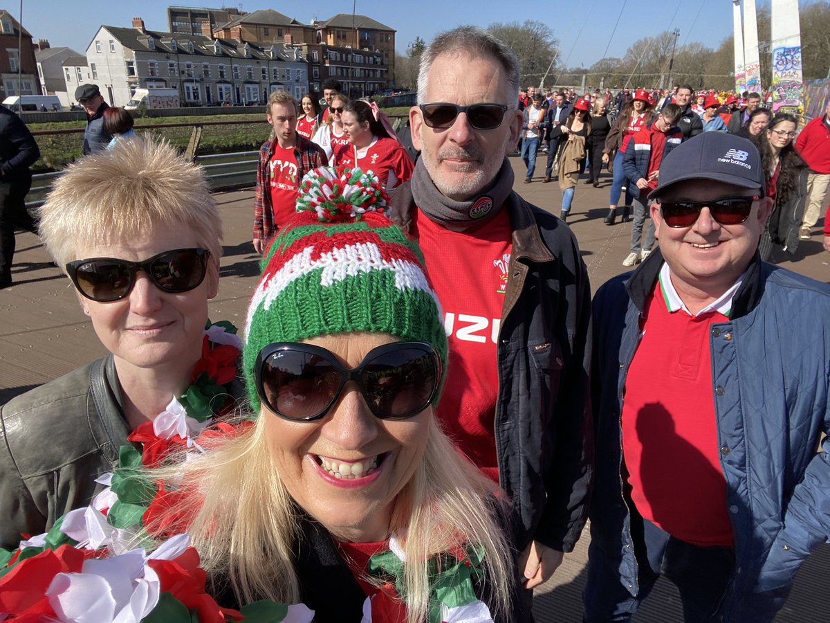 tegwen_ellis's tweet photo. C’mon bois #welshrugby #6nations canwch yr anthem! Sing the anthem #dysgwchygeiriau #learnthewords #millionwelshspeakers @ComyGymraeg #2050 https://t.co/EJZ2VcrJim