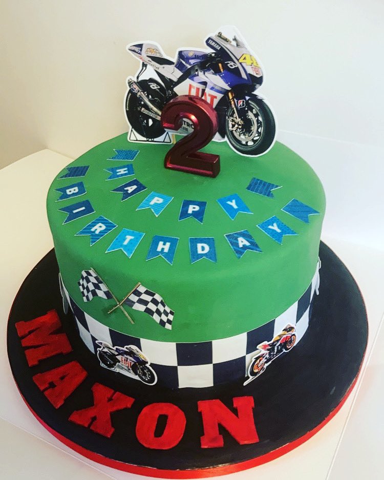 Brooksmeisters's tweet photo. A 4 layered classic vanilla sponge with jam and buttercream for a little boys 2nd birthday celebration. He loves motorbikes 🏍🎂#celebrationcake #2ndbirthdaycake #custommadecake #bespokebake #motorbikecake #jamandbuttercream #vanillaspongecake https://t.co/Kj6hqZMp2B