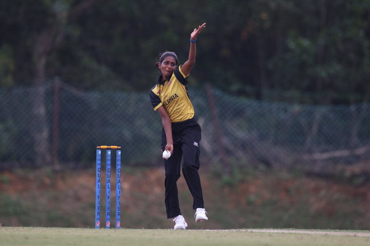 AllOverCric's tweet photo. 🌎 FAIRBREAK UPDATE: Winifred Duraisingam &amp; Kavisha Kumari signed up!

🇲🇾 Malaysian skipper Wini Duraisingam often opens the batting &amp; bowling

🇦🇪 Kavisha is a top-order bat. She joins compatriot Esha Oza as another representative from the UAE

📸 @MalaysiaCricket #FBI22 https://t.co/bPbFXHfgov