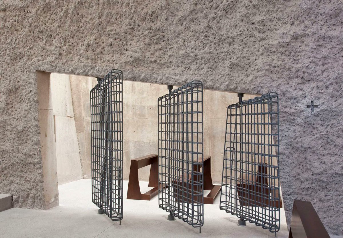 retokommerling's tweet photo. #DomingosDeParroquia _
Iglesia y centro social del Santísimo Redentor de Las Chumberas diseñada por  Fernando Menis. Fotografías :Patri Cámpora, Simona Rota.
#Arquitectura #Architecture https://t.co/1PtZol60N9