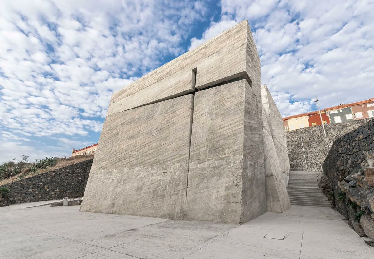 retokommerling's tweet photo. #DomingosDeParroquia _
Iglesia y centro social del Santísimo Redentor de Las Chumberas diseñada por  Fernando Menis. Fotografías :Patri Cámpora, Simona Rota.
#Arquitectura #Architecture https://t.co/1PtZol60N9
