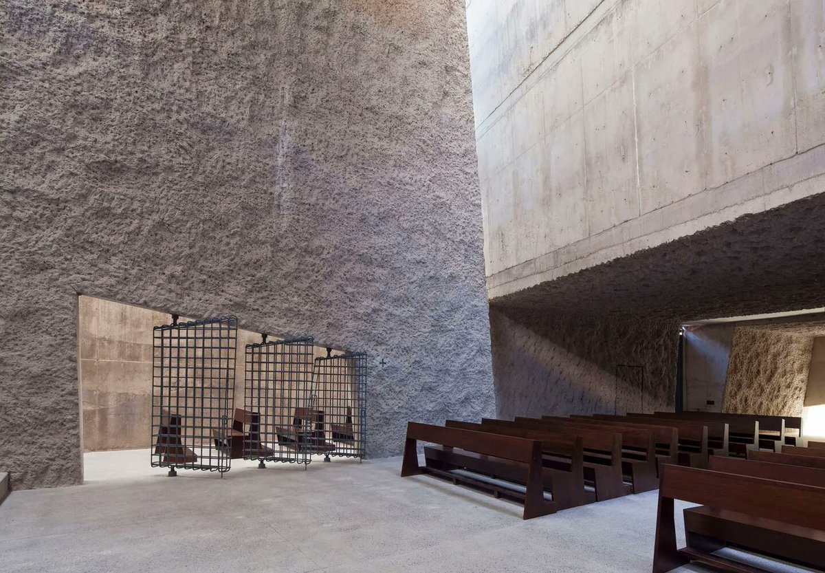 retokommerling's tweet photo. #DomingosDeParroquia _
Iglesia y centro social del Santísimo Redentor de Las Chumberas diseñada por  Fernando Menis. Fotografías :Patri Cámpora, Simona Rota.
#Arquitectura #Architecture https://t.co/1PtZol60N9
