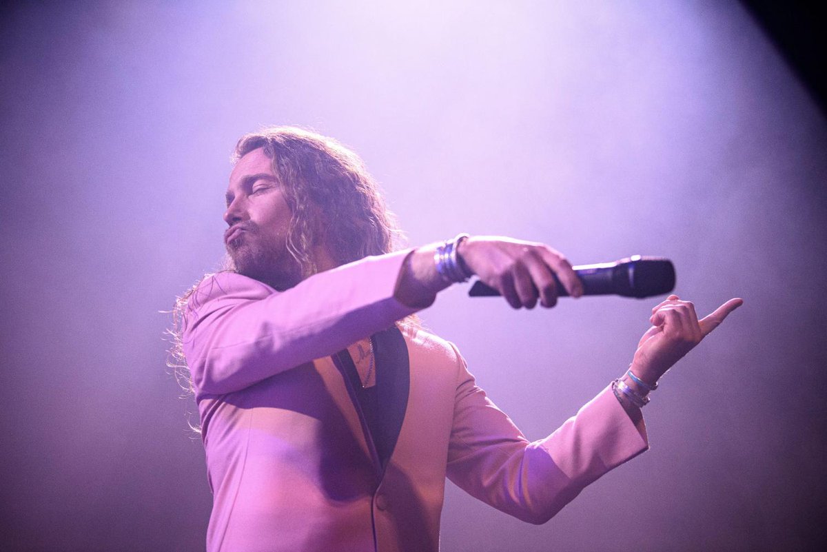 moustiquemag's tweet photo. #JulienDoré à #ForestNational : c'était la vie en rose https://t.co/IpLviT5JDi https://t.co/Y6hXH37wgs