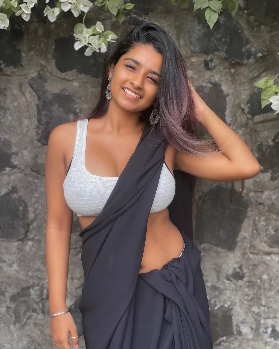 SuhuFam's tweet photo. #BlackSaree  🖤 #Love

#SuhanaKhan #Suhufam #Suhuu https://t.co/zy0Im6cE8E