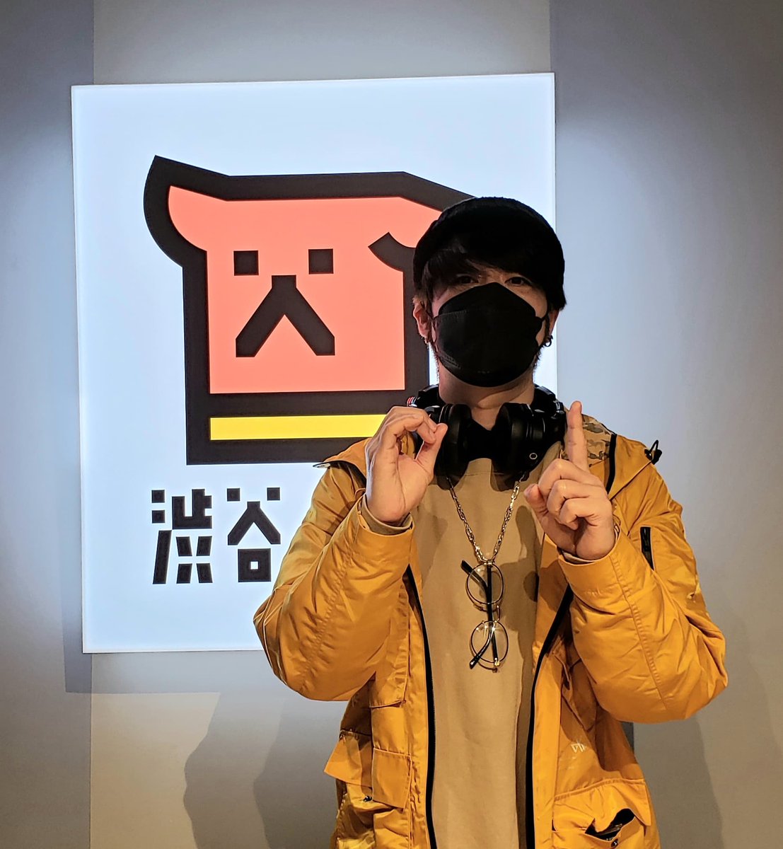 渋谷のラジオの今週の01本 今週もありがましたー 番組中toshi Lowさんからメールが届いた今週 01さんが好きな芸人の話から 一番面白いと思うミュージシャンの話まで 今週も濃いーー1時間でした 今週の01本 でご感想等お待ちしています メールは Ippon