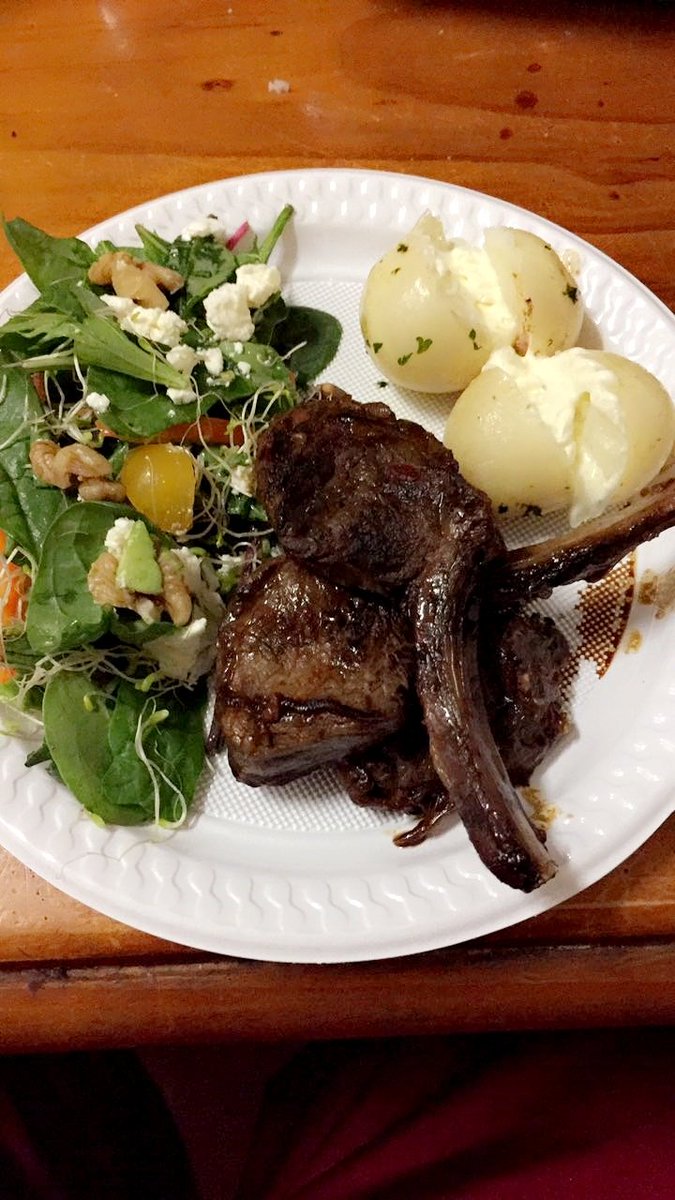 taBasPco's tweet photo. OLD ME: Yep I love my salad...in my Big Mac 🍔
NEW ME: Puts walnuts and feta in salad....Chef 😂
#sunday #BBQ #lambcutlets https://t.co/sKCJtSah7E