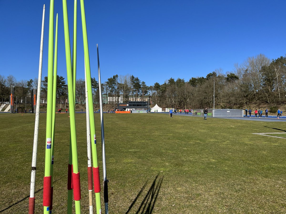 Na mijn eigen workshops over ALT4, prestatieverbetering met bewegingsanalyse en Krachttraining voor AB-Junioren en Senioren ook nog even kijken en luisteren bij methodiek speerwerpen op een mooie dag van de Atletiek <a href="/Atletiekunie/">Atletiekunie</a>