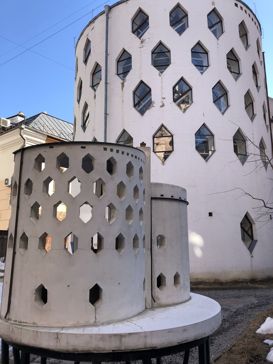 Мы наконец открыли макет в саду Дома Мельникова🙂 С каждым днём все теплее и погода радует солнышком🌞