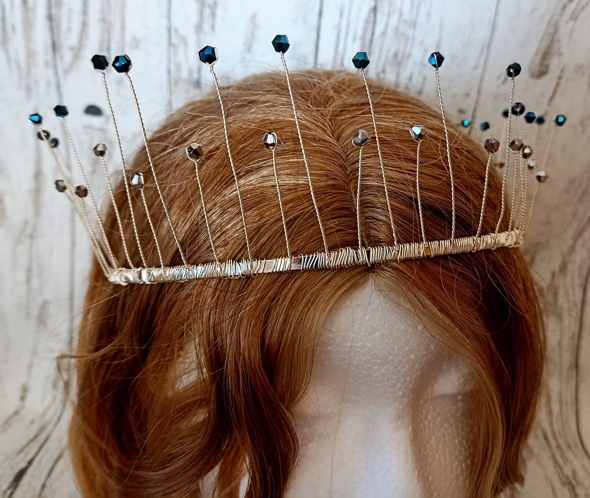 findyourflowers's tweet photo. I tried something different recently. I think it came out pretty cute - I used silver jewelry wire and bicone beads in dark blue and silver.

#headband #headpiece #haarband #haarkranz #wedding #crown #cosplay #photoprop #handmade #medieval #princess #queen #beads #wire https://t.co/T4il19atxW