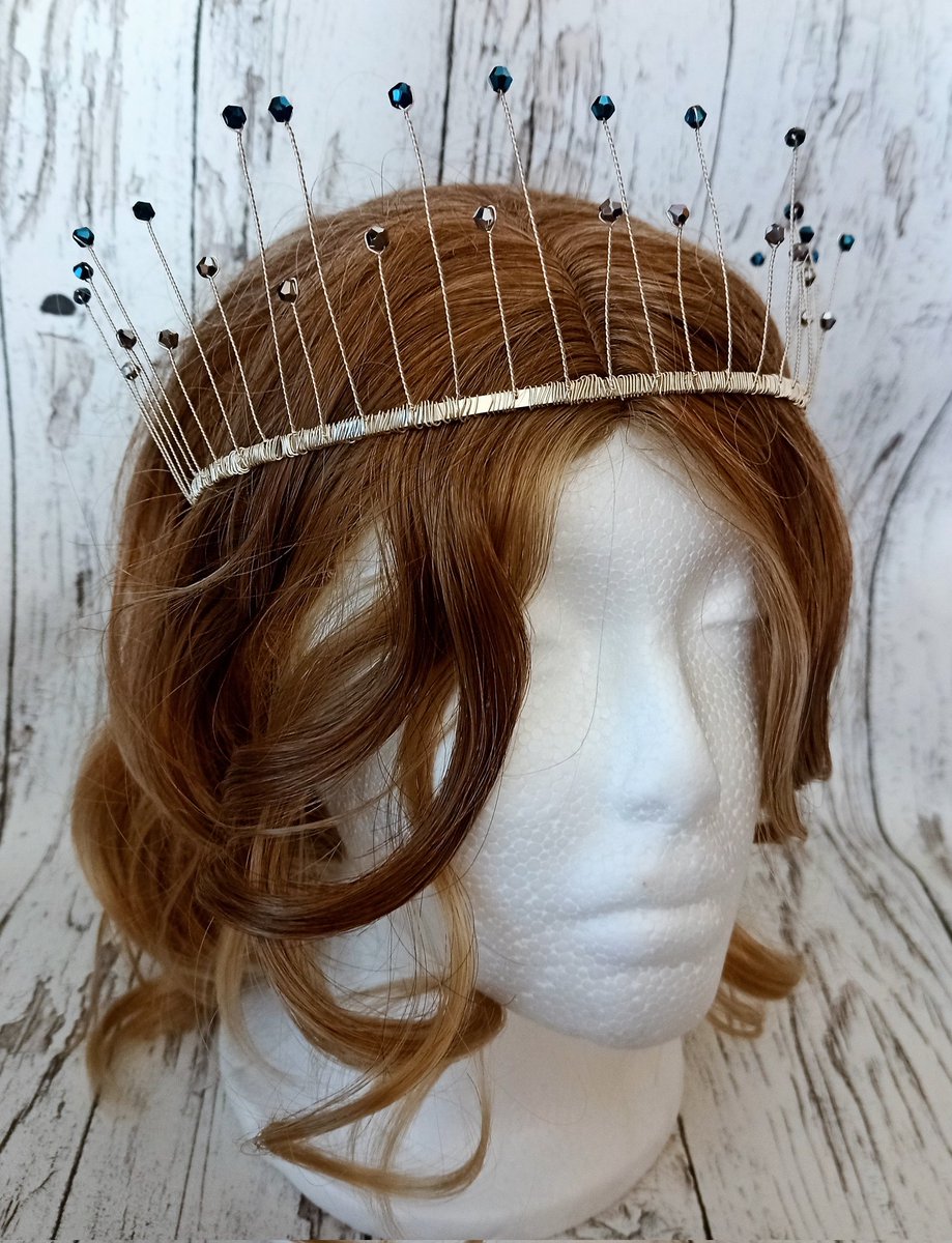 findyourflowers's tweet photo. I tried something different recently. I think it came out pretty cute - I used silver jewelry wire and bicone beads in dark blue and silver.

#headband #headpiece #haarband #haarkranz #wedding #crown #cosplay #photoprop #handmade #medieval #princess #queen #beads #wire https://t.co/T4il19atxW