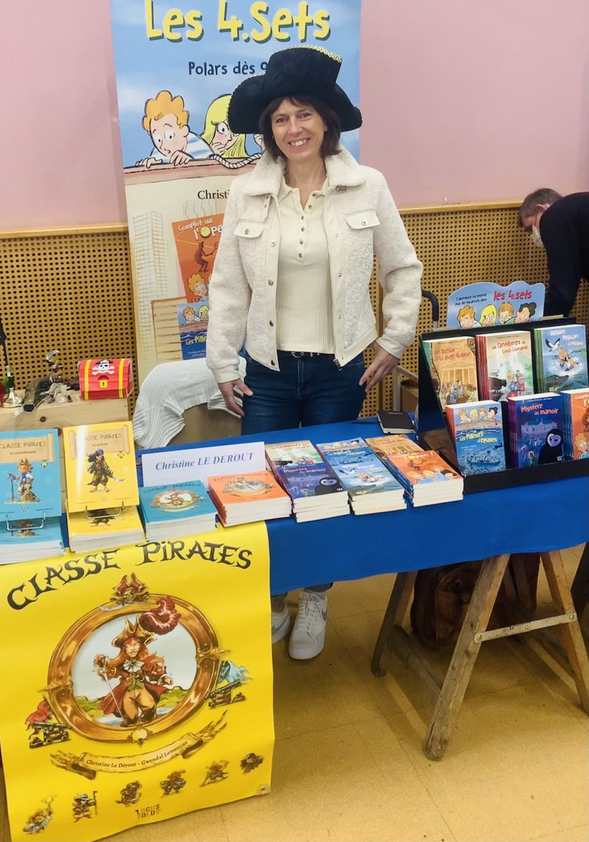 LederoutC's tweet photo. En place à Livr’Art à Plomelin. 🏴‍☠️😀👋📚
#ClassePirates
#4sets 
#livresjeunesse https://t.co/Jg6o0IS0cW