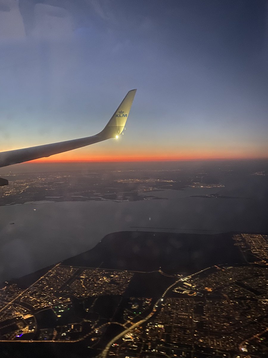 k_srensen's tweet photo. Up in the air again - it was great to finally meet colleagues in person and speak to a real audience rather than zoom. Thanks to all attending the #beatcancer conference organised by @economistimpact #healthliteracy #cancerliteracy https://t.co/uql3RZvznx