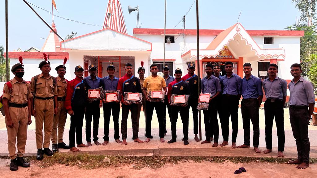 AmbadeWaman's tweet photo. #NationalCadetCorps 
Team NCC NH College Bramhapuri,20 Mah Bn  NCC Nagpur, donated blood at Blood Donation Camp organized by Shiv Jayanti Utsav Samiti, Bramhapuri in collaboration with Dr Hedgewar Blood bank, Nagpur.12 cadets have donated blood.  
@nccnhc_20 https://t.co/QTFzw1MA8W