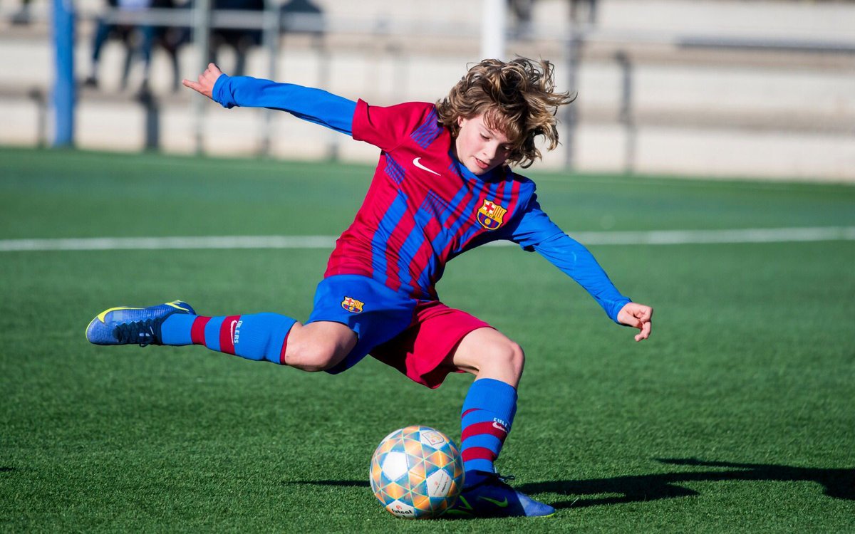 FCBmasia's tweet photo. 🏆 𝑫𝒖𝒃𝒂𝒊 𝑰𝒏𝒕𝒆𝒓𝒄𝒐𝒏𝒕𝒊𝒏𝒆𝒏𝒕𝒂𝒍 𝑭𝒐𝒐𝒕𝒃𝒂𝒍𝒍 𝑪𝒖𝒑

💪 𝐈𝐍𝐅𝐀𝐍𝐓𝐈𝐋 𝐁

📅 1/4 de final

💪 Infantil B 🆚 PSV (3-0)

⚽️ Michal, Ïu i Bravo

📅 1/2 de final
💪 Infantil B 🆚 Antalyaspor
⌚️ 2 PM CET

#FCBMasia 💙❤️ https://t.co/k5zwJfneeq