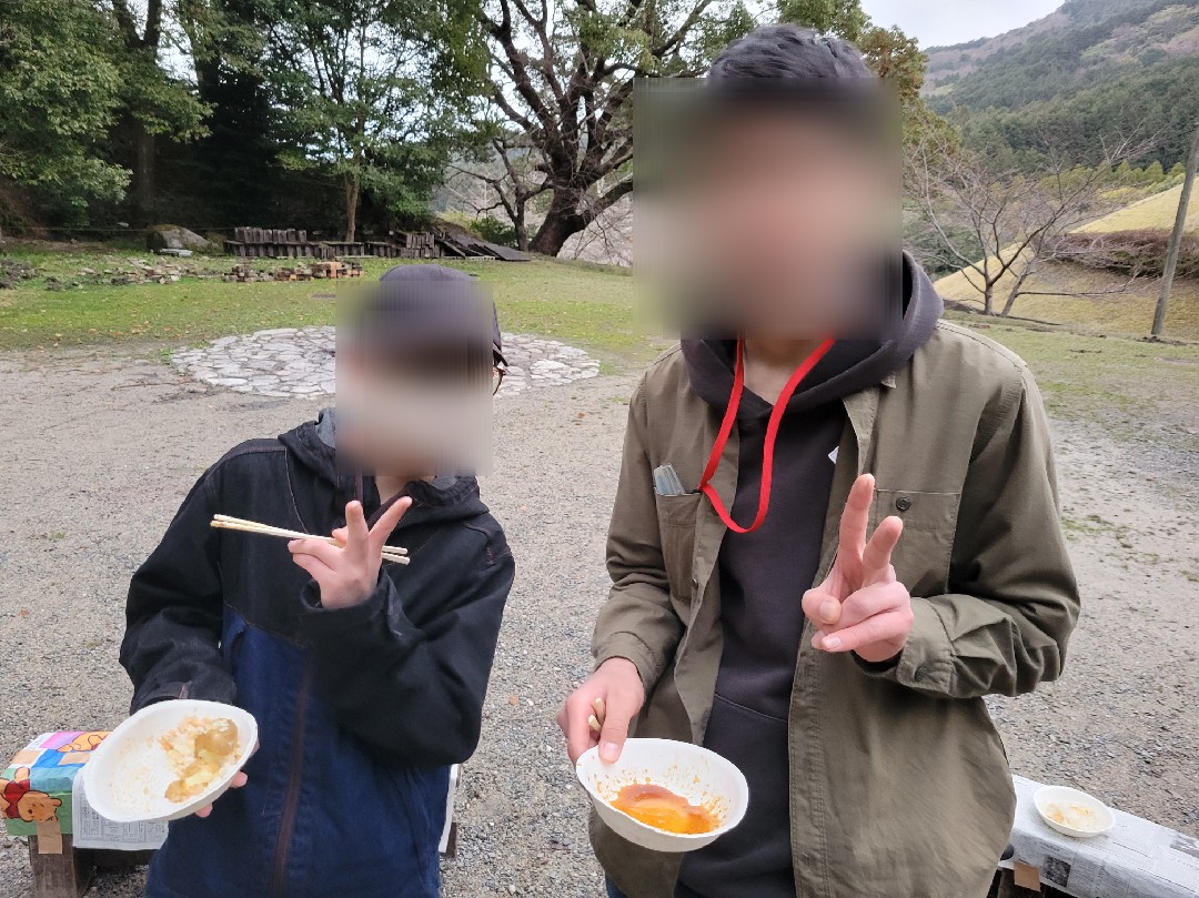 JL55289441's tweet photo. ものすごく久しぶりの投稿！
3月19日と20日は中央区ジュニアリーダーの一泊研修でした。
コロナ禍、雨天といろいろな災難がありましたが、それを踏まえてもとても楽しい研修になりました。
今年度ももうすぐ終わってしまいますが、来年度も楽しく頑張っていきたいですね♪
#ジュニアリーダー #中央区 https://t.co/U7i2DrFvrd