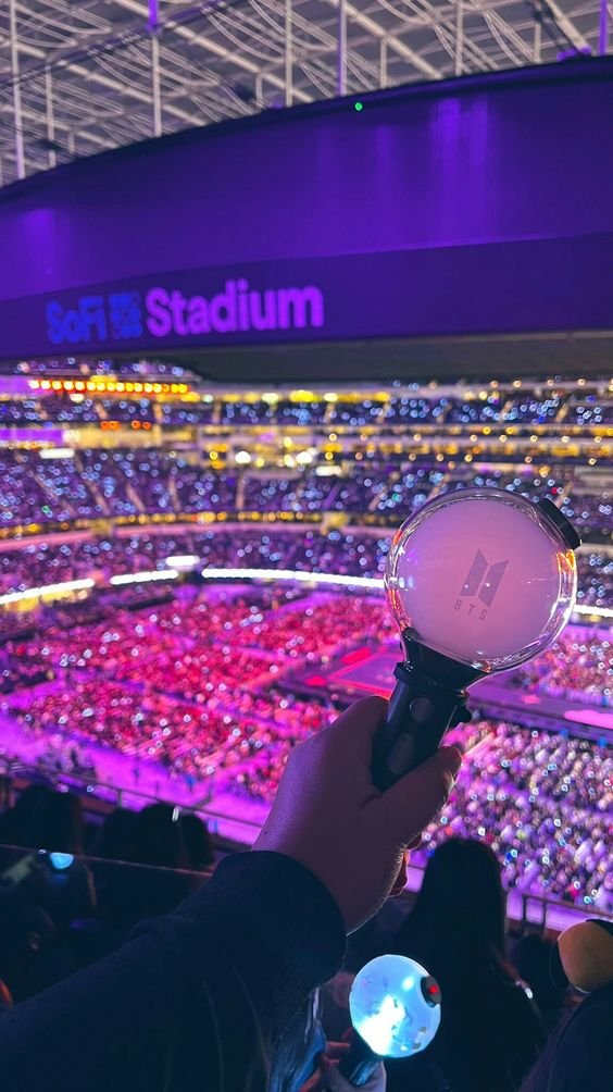 jeon_vantella's tweet photo. ––– Abro hilo sobre técnicas de ahorro y ganancia de dinero,  para poder comprar una boleta para un concierto de BTS . Hilo educativo para Army y adquirir responsabilidad financiera 💸💰🤑 https://t.co/yuBeOzkKtE