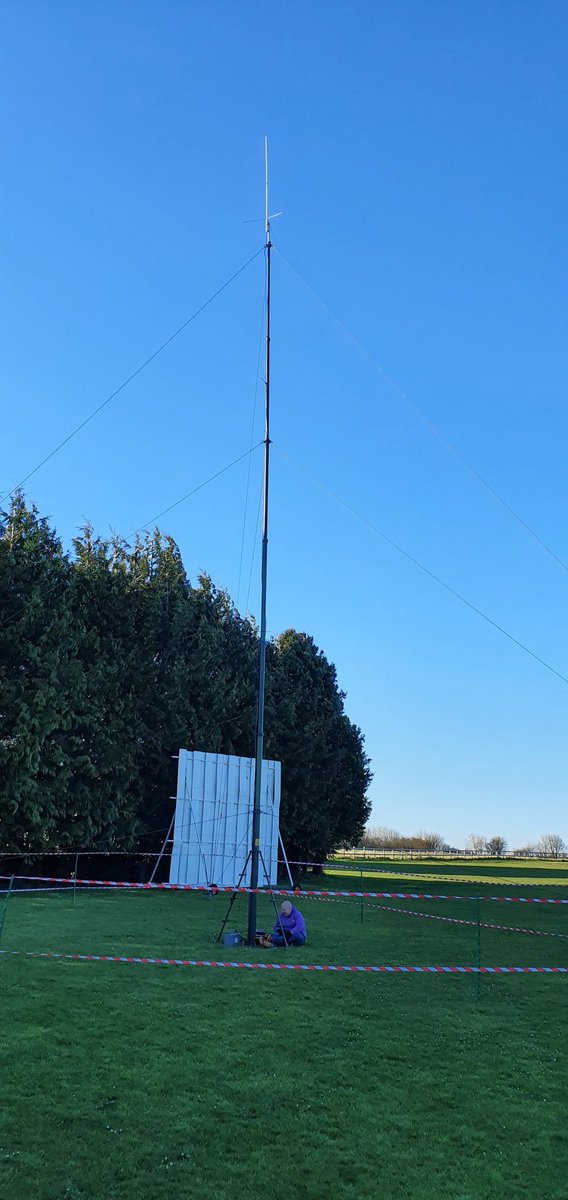 GlosRAYNET's tweet image. Gloucestershire County Raynet supporting the Cotswold Cross Sportive providing relay for the course.