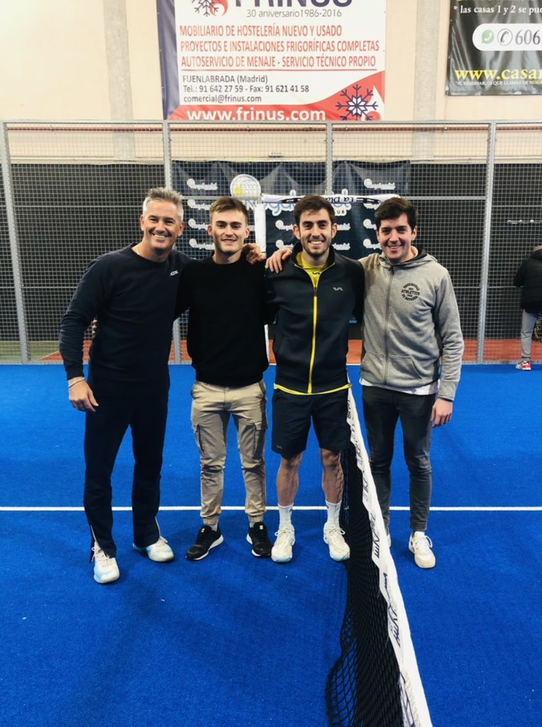 Valiosa experiencia ver entrenar y poder charlar con un icono del pádel

Todo lo mejor al parejón que forman estos dos grandes <a href="/Miguel_Lamperti/">Miguel Lamperti OFICIAL</a> y @ZalbaJon 

🎾🎾🎾🎾🎾🎾