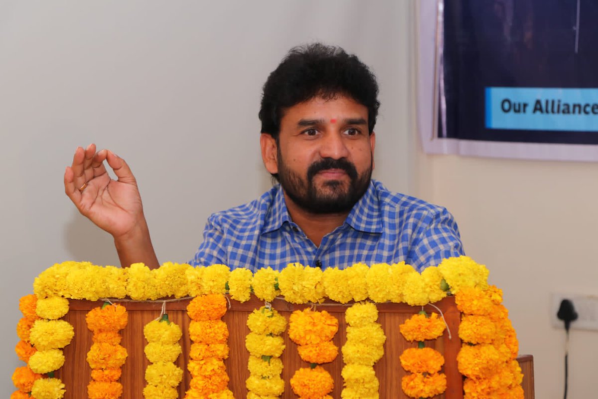 DrAnandMethuku's tweet photo. Participated in #ICU opening and ambulance opening, along with colleague MLA @kale_yadaiah Anna and other dignitaries, in #MAASharada hospitals, #Vikarabad. https://t.co/eStwbX0YMk