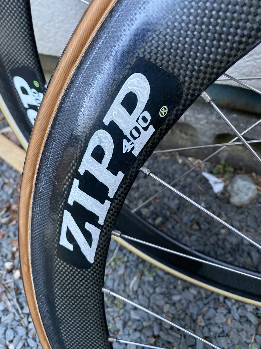 OkuboFactory's tweet photo. 前にオークションで入手したホイール。よくみたら手描き。
#zipp
#650c https://t.co/3cvjUWKy5P
