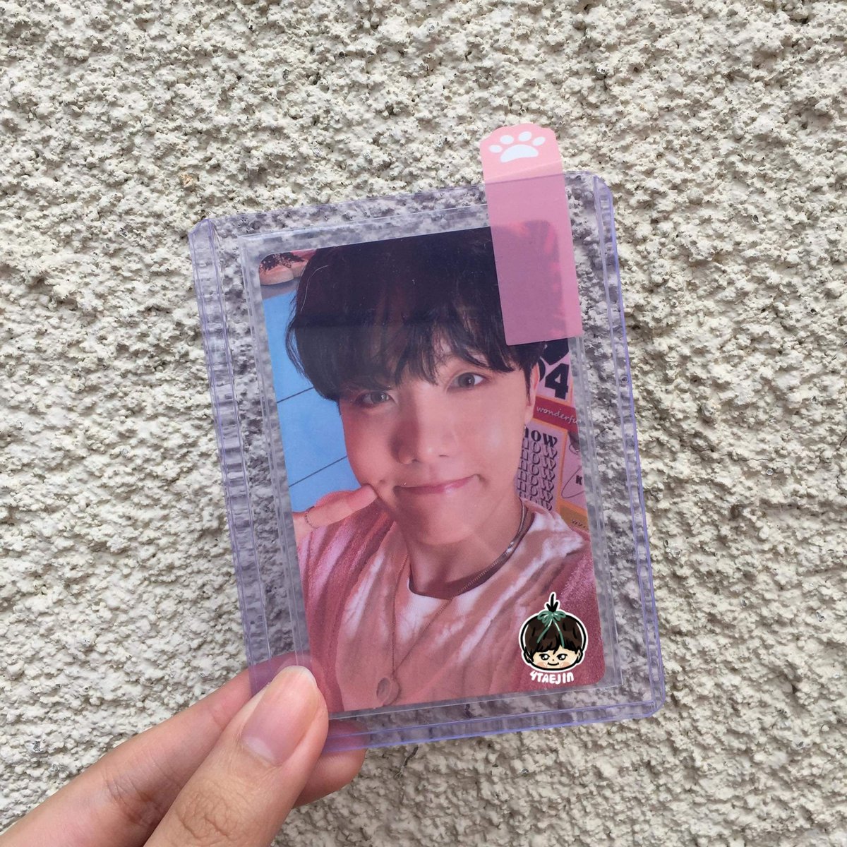 4TAEJlN's tweet image. #4TAEJlNsells ☻ wts lfb ph bts 

hobi be ess pc
— PHP 300 payo

mint, can send vids thru drive
🌷 mails4u.carrd.co 🌷

t. jhope photocard hoseok rpc essential onhand