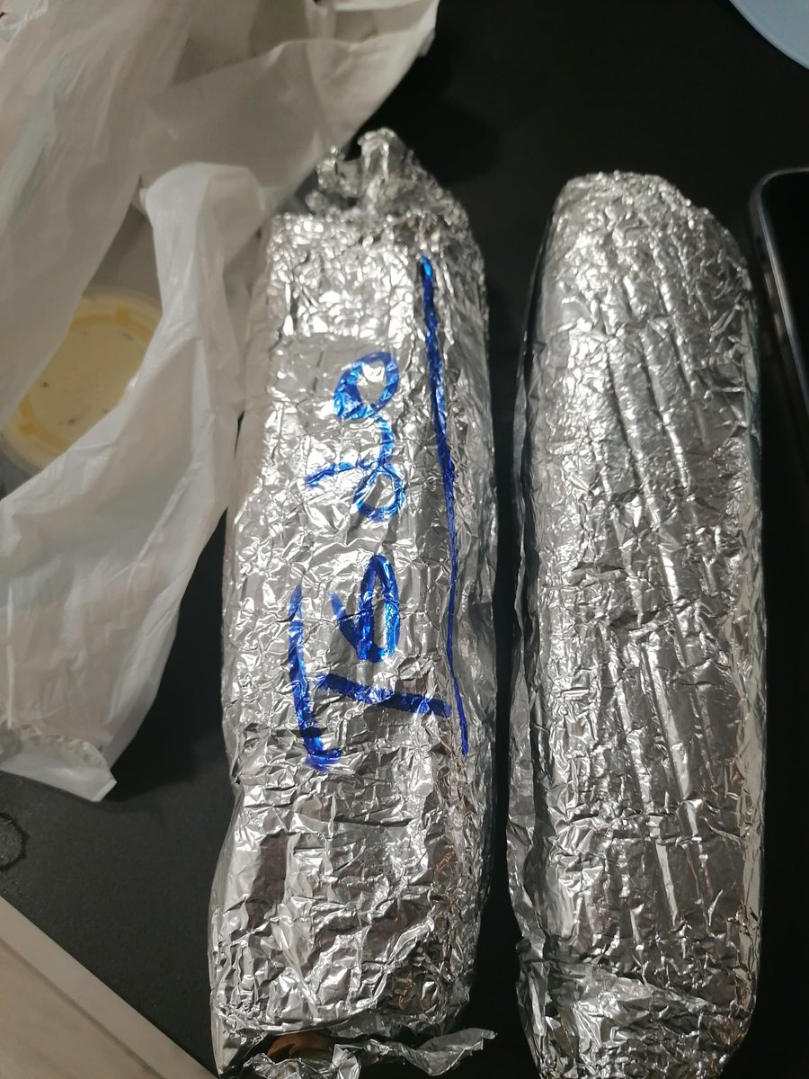 Snackdesign's tweet photo. El viernes pedimos por @Uber_ES una cena para5 en la #manousheria. 1'30h después,el repartidor trae 2 kebabs (sitio no los vende). El local ha puesto una reclamación y nosotros seguimos esperando la devolución del dinero o una simple contestación de @UberEats . Lamentable https://t.co/dz3qaD3SDT