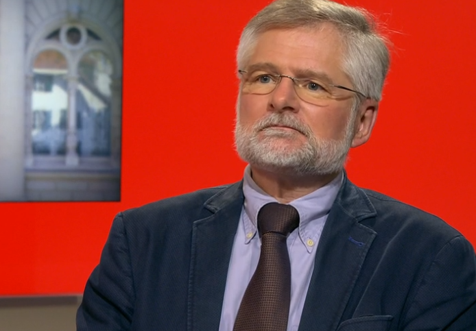 BurkhardtPhilip's tweet photo. Der Präsident der Vereinigung der Kantonsärztinnen und #Kantonsärzte der Schweiz, Rudolf #Hauri, plädiert dafür, die #Maskenpflicht im öffentlichen Verkehr beizubehalten: "Es wäre sicher nicht verkehrt, zuzuwarten, bis die Temperaturen so richtig frühlingshaft sind". (1/4) https://t.co/CnrSB2tBbY