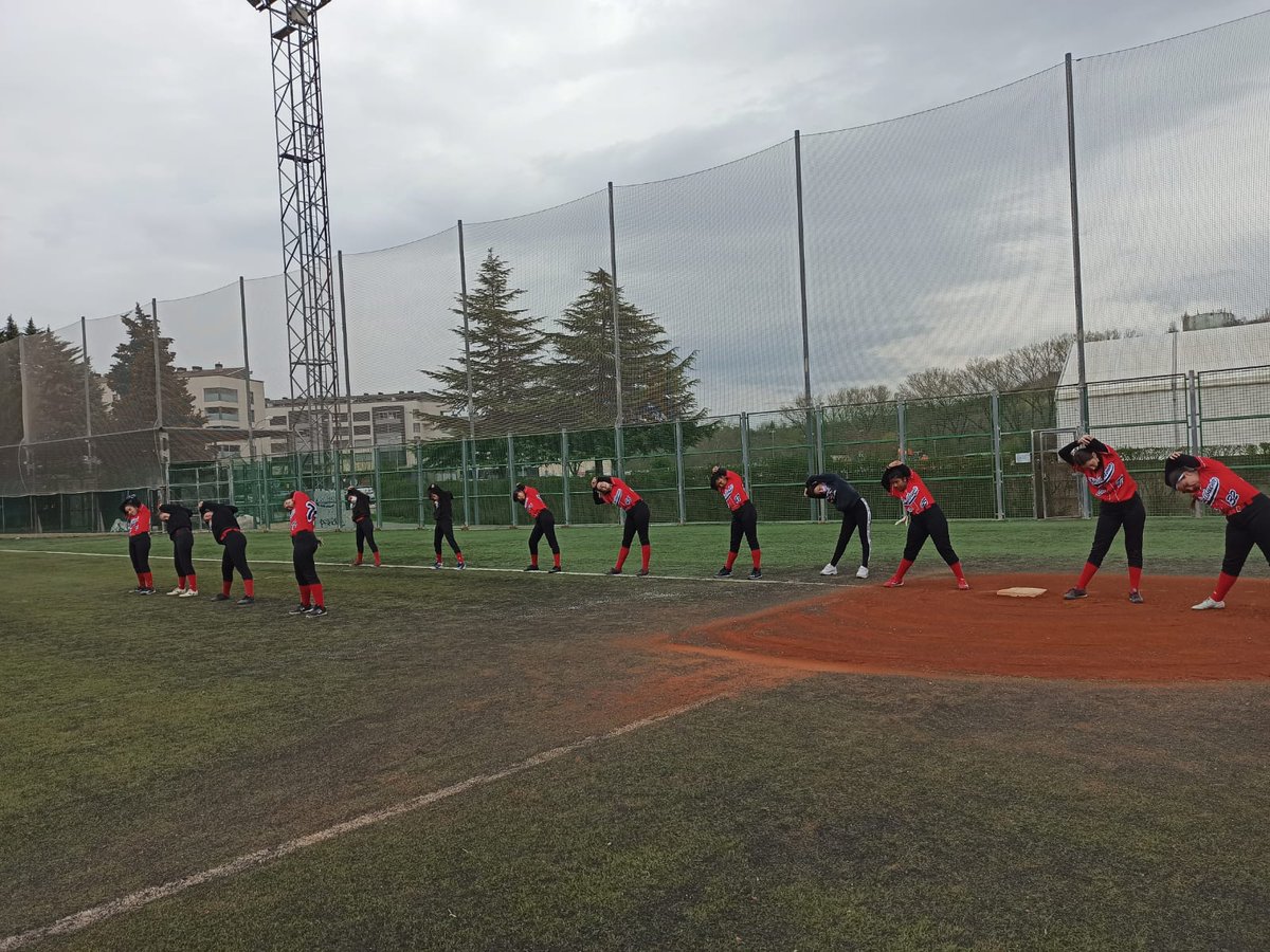 Nuestro equipo Sub18 de Sófbol Femenino ya se está en Pamplona para disputar la primera jornada de liga de 1a División Nacional, categoría en la que debutan por primera vez y en la que hoy se enfrentarán al <a href="/cd_arga/">CD ARGA</a> Mucha suerte y a divertirse!!
youtu.be/2Kl0i5n19Cw