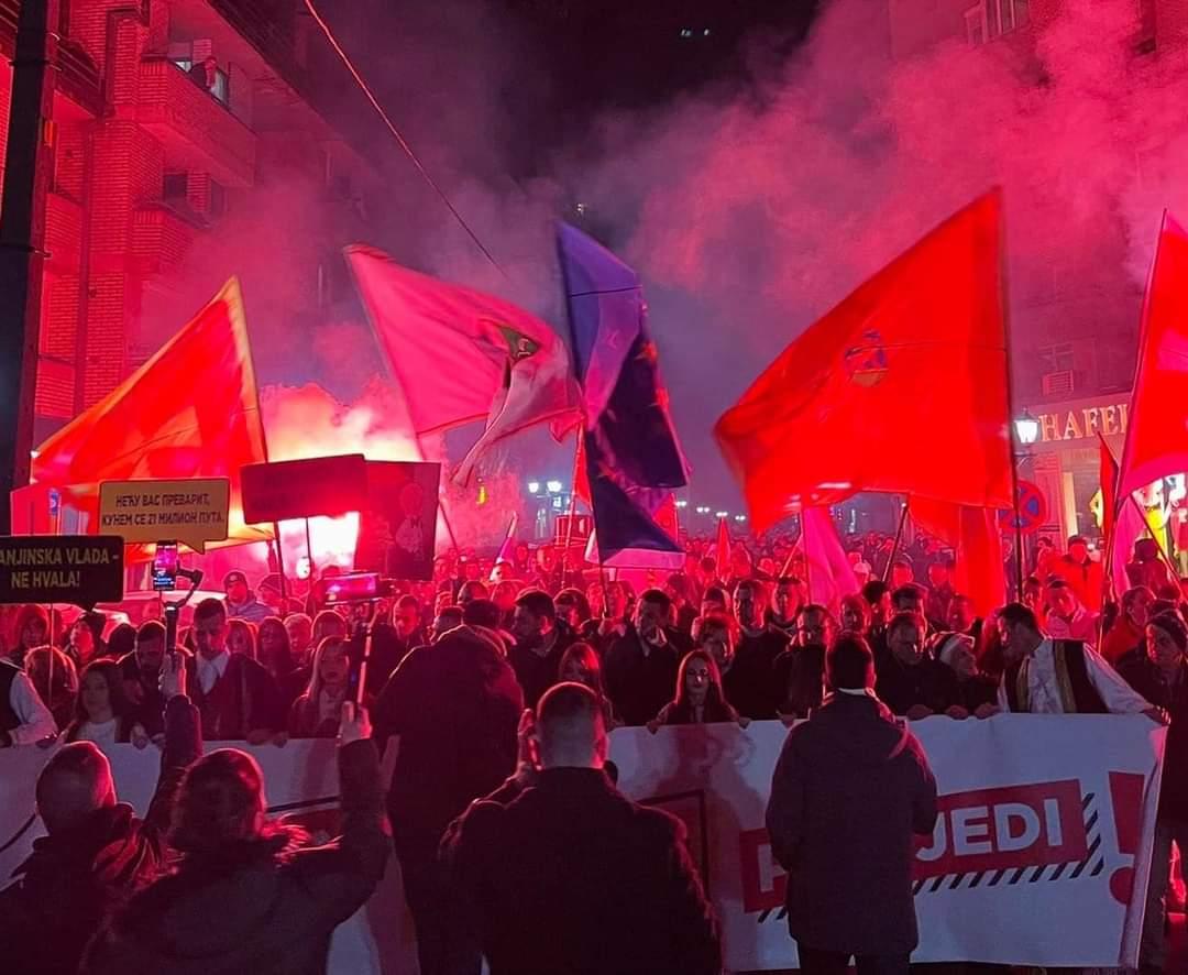 BecicAleksa's tweet photo. Slobodni građani, mirno i dostojanstveno, širom crnogorskih gradova poručuju da nema igre sa demokratskim principima i vrijednostima. 
Nema igre sa slobodom, nadom i izbornom voljom građana!
Vidimo se večeras na protestu u Podgorici u 18h. 
#USTANI #ODBRANI #POBIJEDI https://t.co/ugmOFQofOc