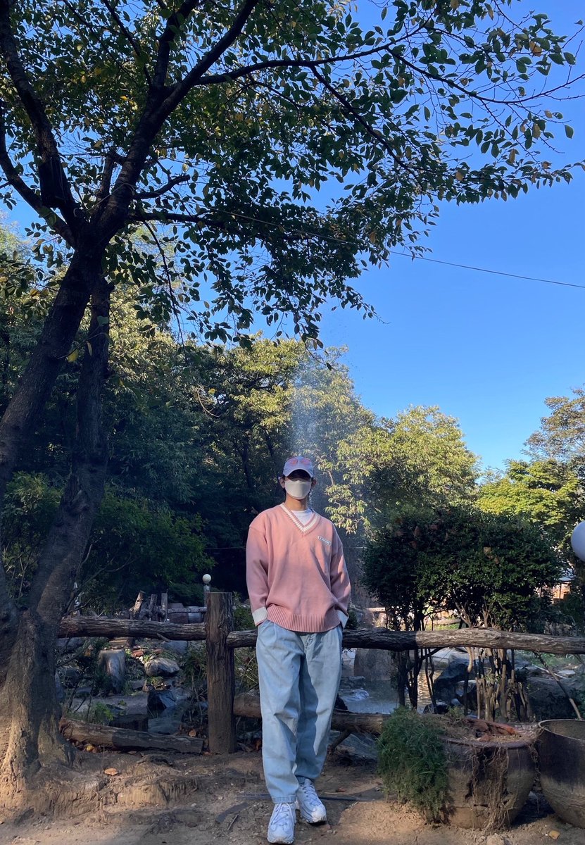 __surfer's tweet photo. 의웅이 예전에 생일 선물 해줬던 걸 이렇게 인증을 딱!!
진짜 사랑하는거 알지? 😭😭😭
핑크 썬구리랑 조합 100% 완벽💖
핑크하면 이의웅💕

#TEMPEST #TPST #템페스트 #LEW #이의웅 https://t.co/GT9eANk4fB
