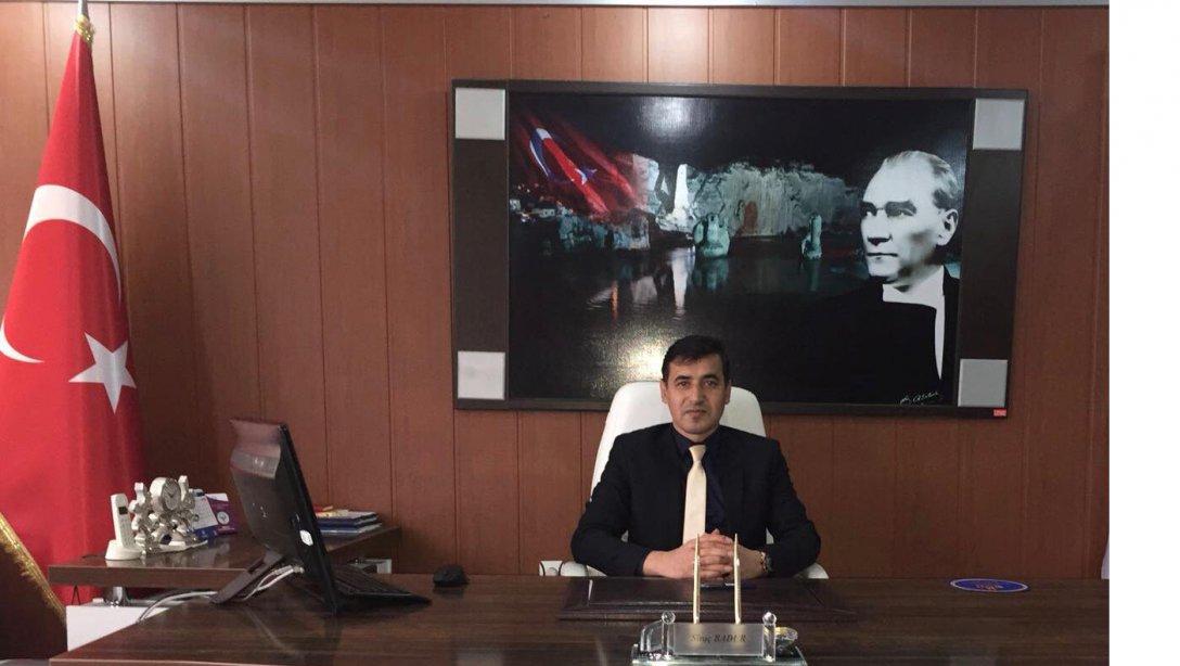 Müdürlüğümüzde görevli şube müdürümüz Siraç BADUR, geçirdiği rahatsızlık sonucu verdiği yaşam mücadelesini kaybetmiştir.Vefatı nedeniyle derin üzüntü yaşadığımız kıymetli mesai arkadaşımıza Allah'tan rahmet yakınlarına Sabr-ı Cemil niyaz ediyoruz. Eğitim camiamızın başı sağ olsun