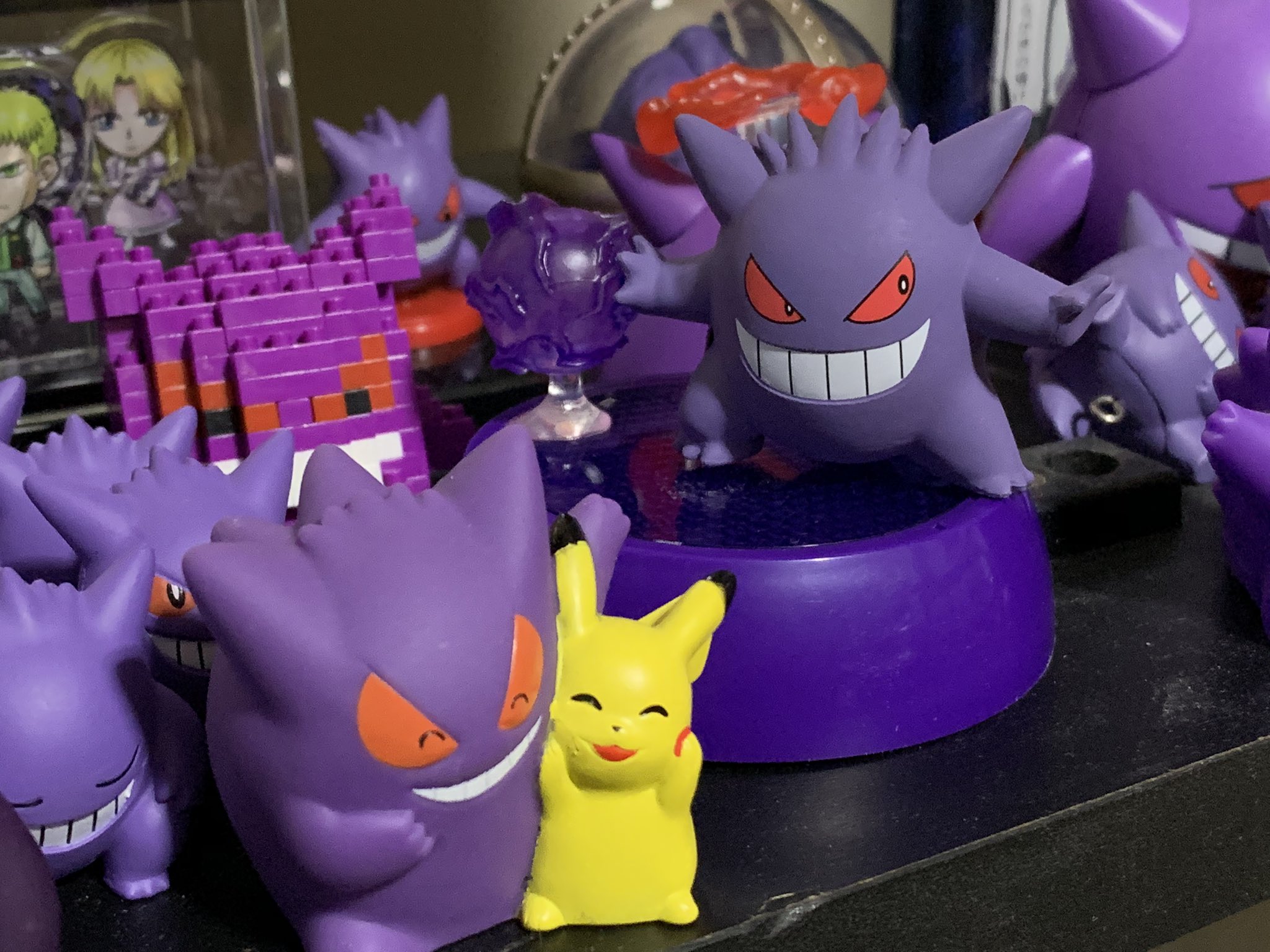もと 次への準備期間中 ᐛ و 光る ポケモンコレクションのゲンガーゲット ガチャのカプセルを使うっていう考えが素敵 T Co P63tmts1y6 Twitter