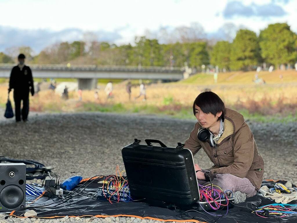 zonbi's tweet photo. MODULAR on the spot KYOTO.
Connect our world with patch cables rather than guns.
#modularsynth
#modularonthespot
#Eurorack
#nowar https://t.co/aBWdVOybNY https://t.co/goNFYT4xNt