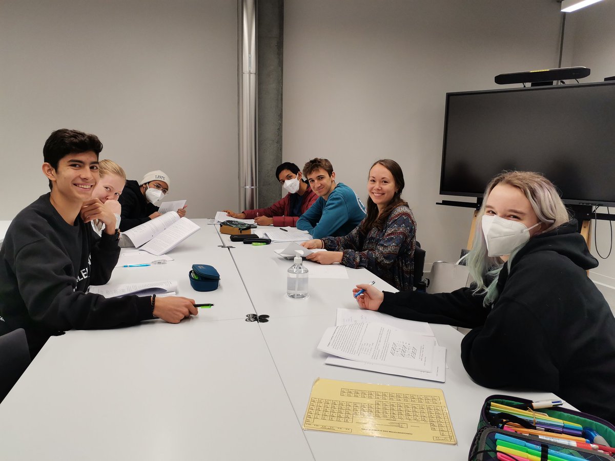 The second day of #chemistryolympiad preparation @UZH_Chemistry Today's menu - inorganic chemistry served by  @parrisjaclyn and Stefanie Kammereck (@PatzkeGroup) @UZH_en @UZH_ch 👏