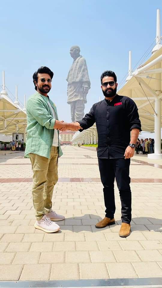 DivyaDevi2014's tweet photo. Mr.RC and Jr.NTR garu at #thestatueofunity 
@AlwaysRamCharan @tarak9999 https://t.co/SHbLfE0wDA