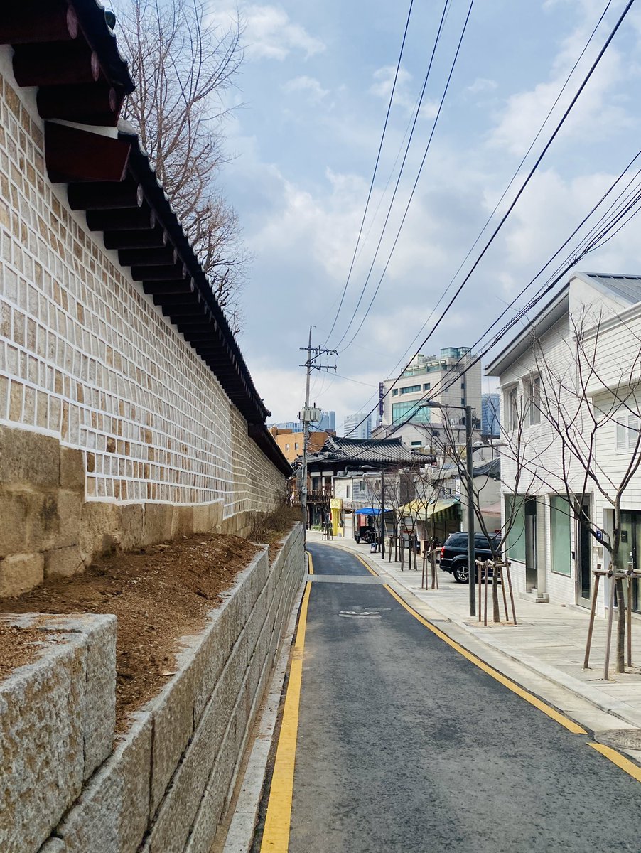 설렁탕말고 곰탕이 먹고 싶어서 청계천을 따라 삼청동까지 뛰어간 일요일 아침. 뛸 핑계는 많다.