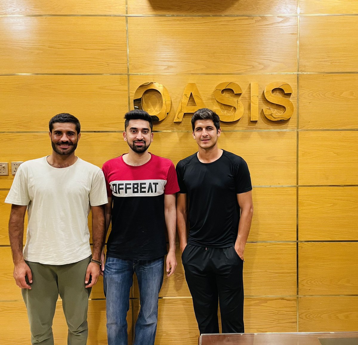 OasisHalls's tweet photo. Cricketers @mirhamza_k and @IamAsgharKhann came to visit us at our venue 🏏👍🏻

@MEEERRRU https://t.co/axtNWISObx