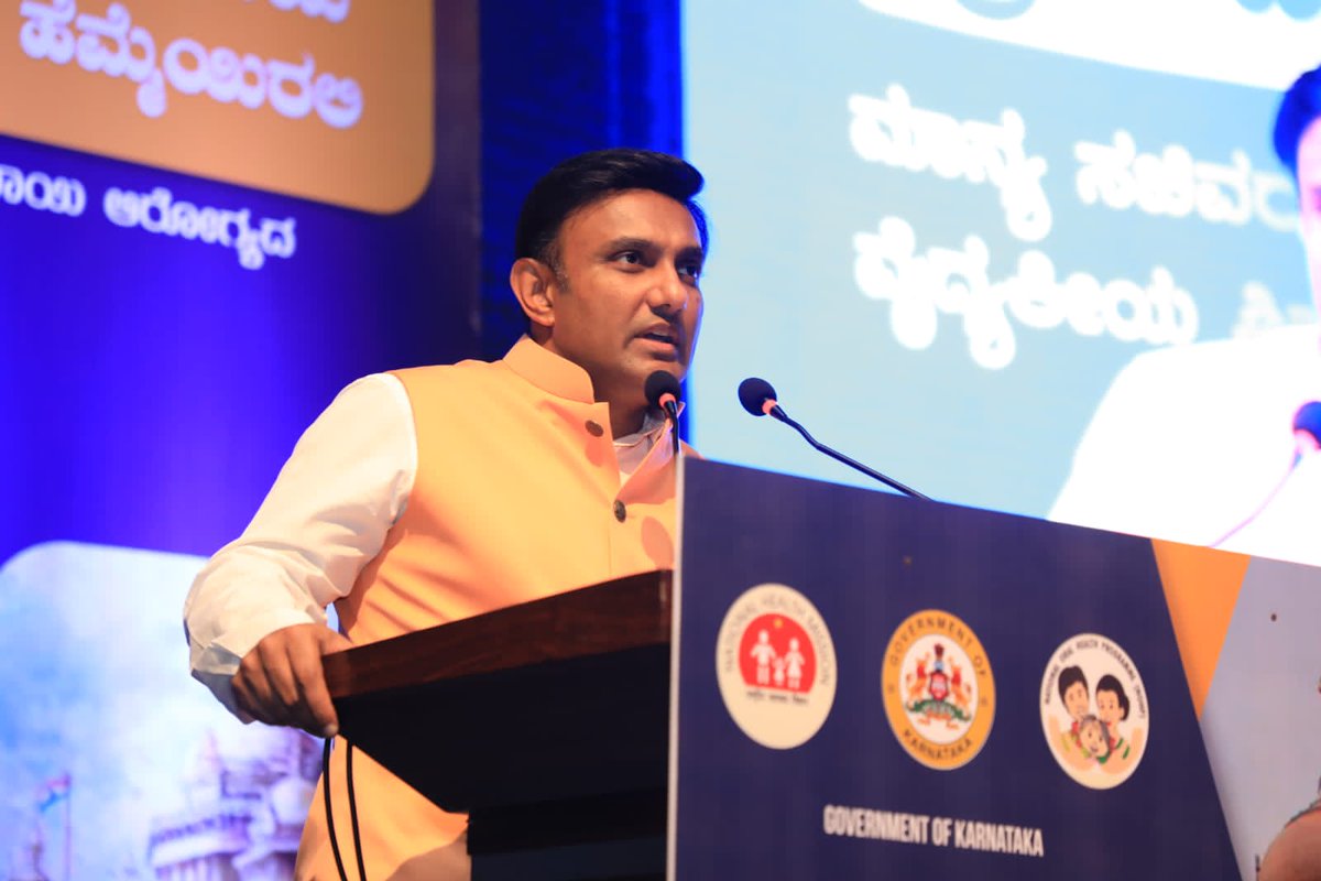 DrSudhakar_'s tweet photo. ವಿಶ್ವ ಬಾಯಿ ಆರೋಗ್ಯ ದಿನಾಚರಣೆ ಅಂಗವಾಗಿ ಆರೋಗ್ಯ ಮತ್ತು ಕುಟುಂಬ ಕಲ್ಯಾಣ ಇಲಾಖೆ ವತಿಯಿಂದ ಆಯೋಜಿಸಲಾಗಿದ್ದ 'ದಂತ ಮಂಥನ-2022' - ದಂತ ಆರೋಗ್ಯ ಅಧಿಕಾರಿಗಳಿಗೆ ವೈಜ್ಞಾನಿಕ ಸಂವಾದ ಹಾಗೂ ತರಬೇತಿ ಕಾರ್ಯಕ್ರಮವನ್ನು ಉದ್ಘಾಟಿಸಲಾಯಿತು.

#WorldOralHealthDay https://t.co/LHy6R6bwqW