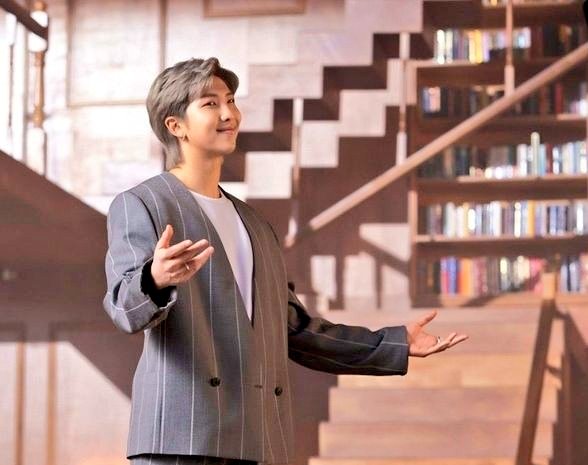 namus__crab's tweet photo. Looking for answers when there aren't any, but we still learn. Isn't that what life is about?" - RM, Burn the stage: The Movie .
#남준 #김남준 #방탄소년단RM #RM #알엠 #랩몬스터 #namjoon #namjoonlyrics #namjoonquotes #RMquotes #RMlyrics #BTS @BTS_twt . https://t.co/5piGXYgbPh