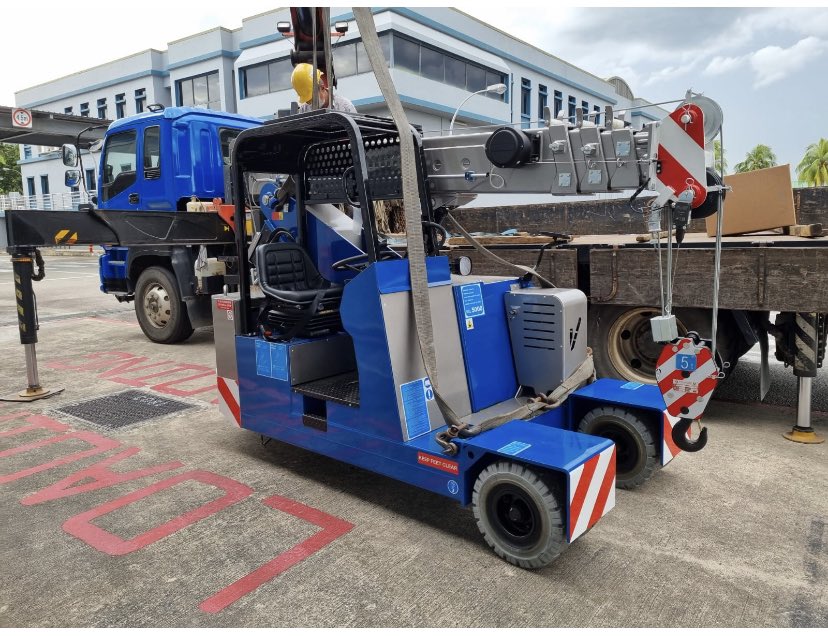 VallaCranes's tweet photo. Singapore here we come with a brand new Valla 50E battery powered craneThsks to Peter from @skyaero https://t.co/u1yZvyRlKU
