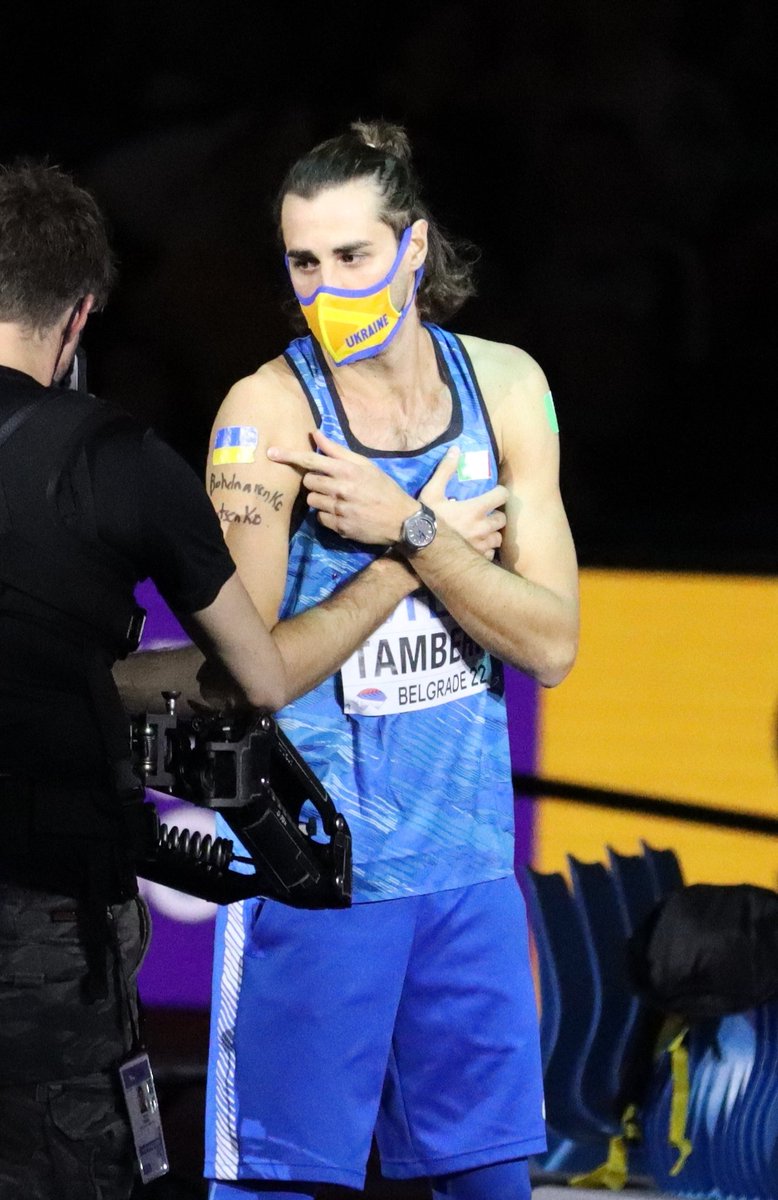 Gianmarco Tamberi, in a 🇺🇦 mask, has the names of Bodhan Bondarenko and Andriy Protsenko - two Ukrainian HJers not here - on his arm.
