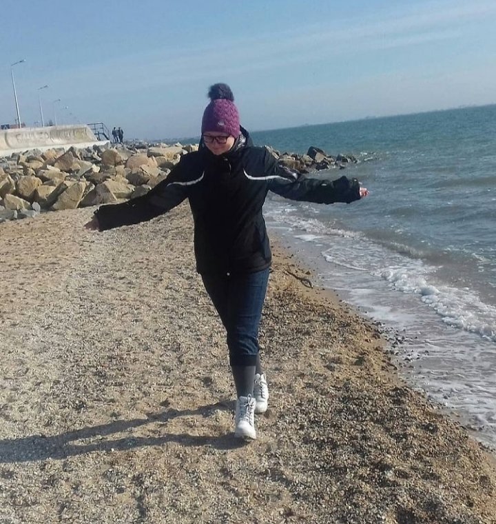 Ana22287229's tweet photo. Покажіть себе у 2018

У 2018 я закінчила цю блядську школу😂 пам'ятаю, що дуже сильно раділа цьому факту. Змогла все ж таки полюбити себе. Вступила до університету та скинула 10-15 кілограмів за декілька місяців від стресу 😂але у порівнянні з сьогоденням, то була гарна пора! https://t.co/0edJo0OfCM