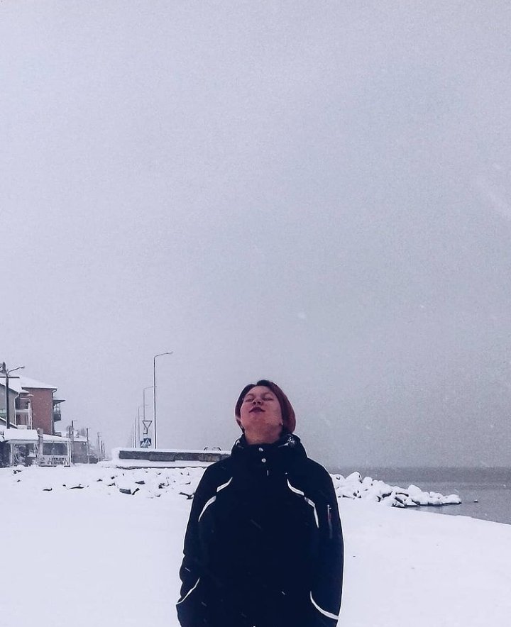 Ana22287229's tweet photo. Покажіть себе у 2018

У 2018 я закінчила цю блядську школу😂 пам'ятаю, що дуже сильно раділа цьому факту. Змогла все ж таки полюбити себе. Вступила до університету та скинула 10-15 кілограмів за декілька місяців від стресу 😂але у порівнянні з сьогоденням, то була гарна пора! https://t.co/0edJo0OfCM