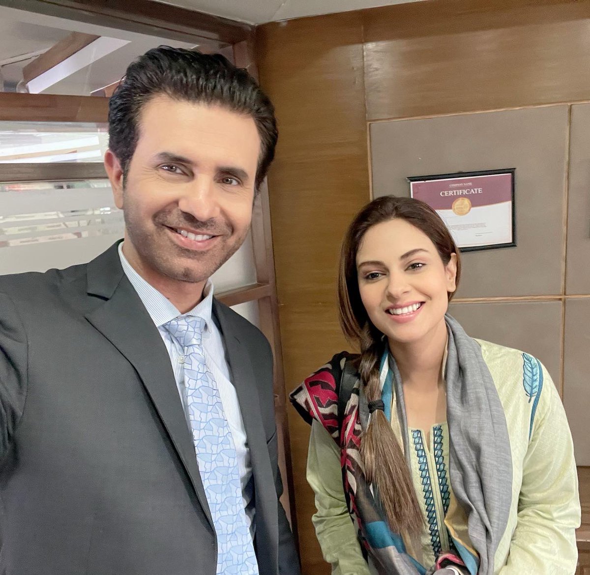 FahadMAhmad's tweet photo. Wonderful working with #amarkhanon an upcoming drama #Darar. Big congrats on her upcoming film #DumMastam! The second picture is from March 2020,pre Covid when their film was being shot in the studio next to a film I was working in:)
@7thSkyEnt #harpalgeo #actor #pakistanidrama https://t.co/lpE6kfM5p4
