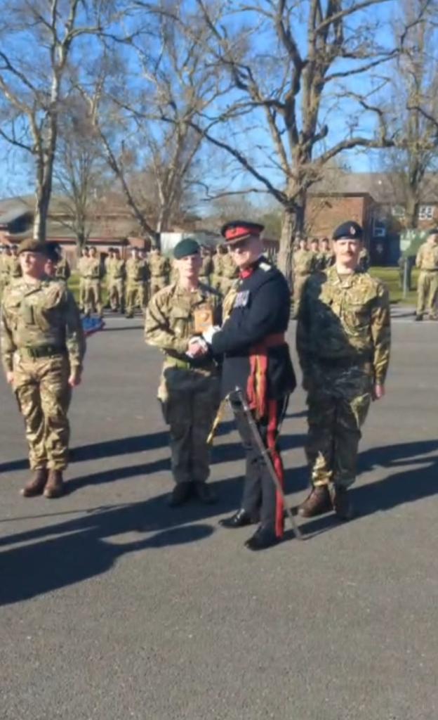 7RIFLES_CO's tweet photo. Congratulations to Rfn Wakefield, C Coy, on returning this weekend from MOD 3 at Grantham as ‘Champion Recruit’. A great effort by him, showing the best the qualities of a Rifleman.

#WeReleasePotential
#ProudRifleman
#WeReleasePotential
#WeAreSwiftandBold https://t.co/wAWyJmZW8C