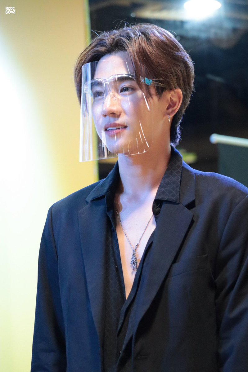 roddbenz's tweet photo. No caption ka 😭😭😭😭

#Happy21stPerthDay
#UnoinCoEventSpace https://t.co/CbdkqHDhH5