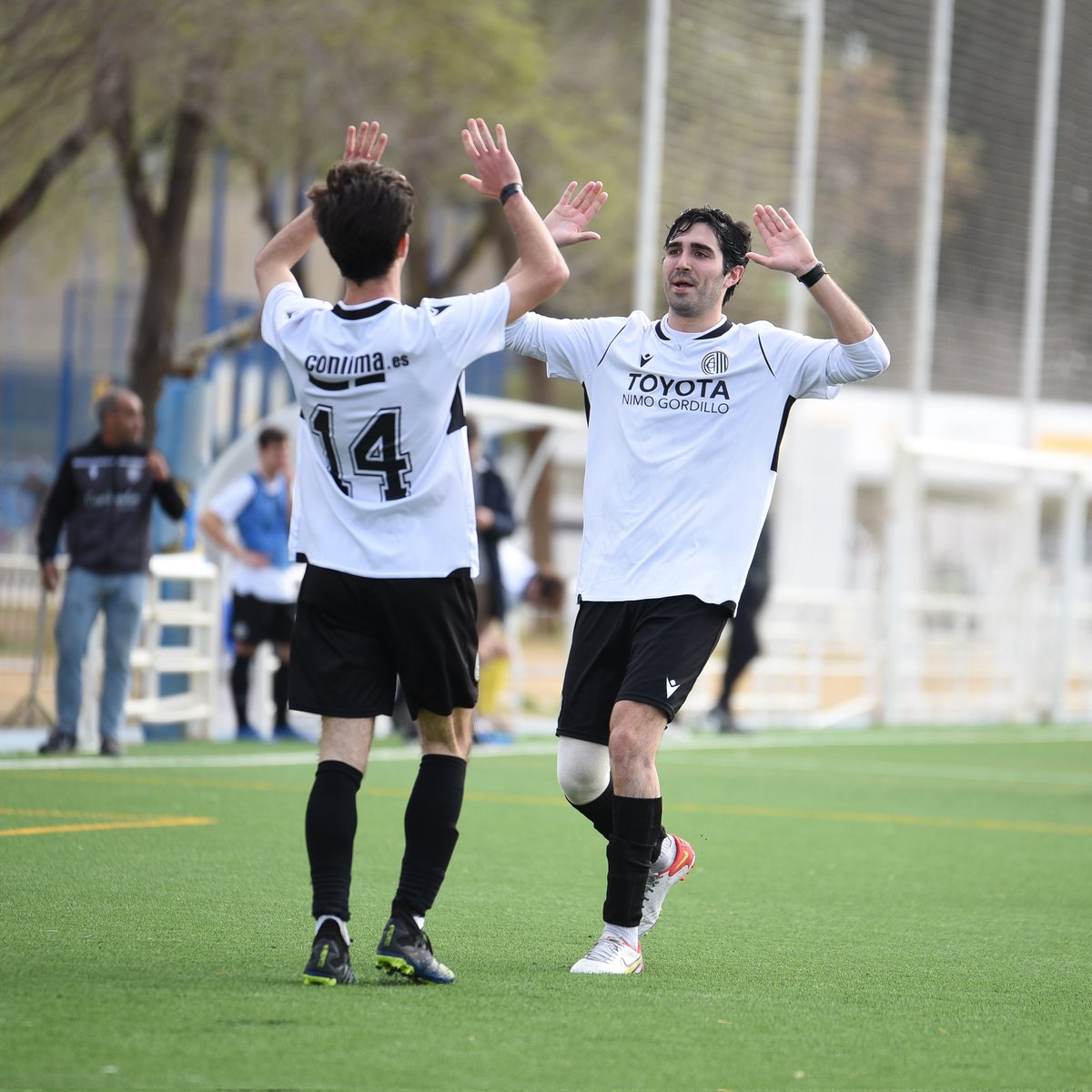 CAC_Escuela's tweet photo. #CACSeniorB 6-1 #Colspe

🔊👉 ¡Gran victoria, chavales!

#LaEscuelaDeLosSueños ⚫⚪⚽️ https://t.co/POkOiTIL5P