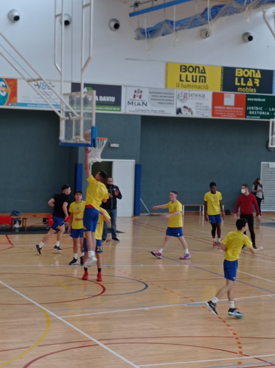 jdurro's tweet photo. El Junior A del @martinencbq  visita la pista del @CNTarrega en busca d'una altra victòria. No serà fàcil però #competirem  Més #basquet  i SEMPRE #NOWAR https://t.co/hxyoUKhLH5